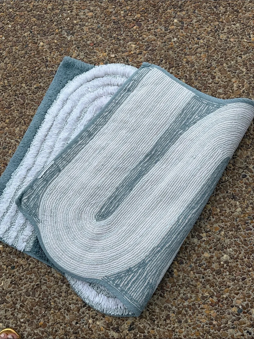 WEST ELM SWOOSH Gray and White Wave-Pattern Bath Mat